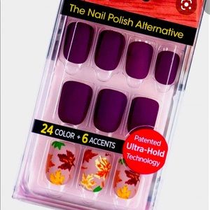 KISS imPRESS "Wink Wink Short Press-On Nai…